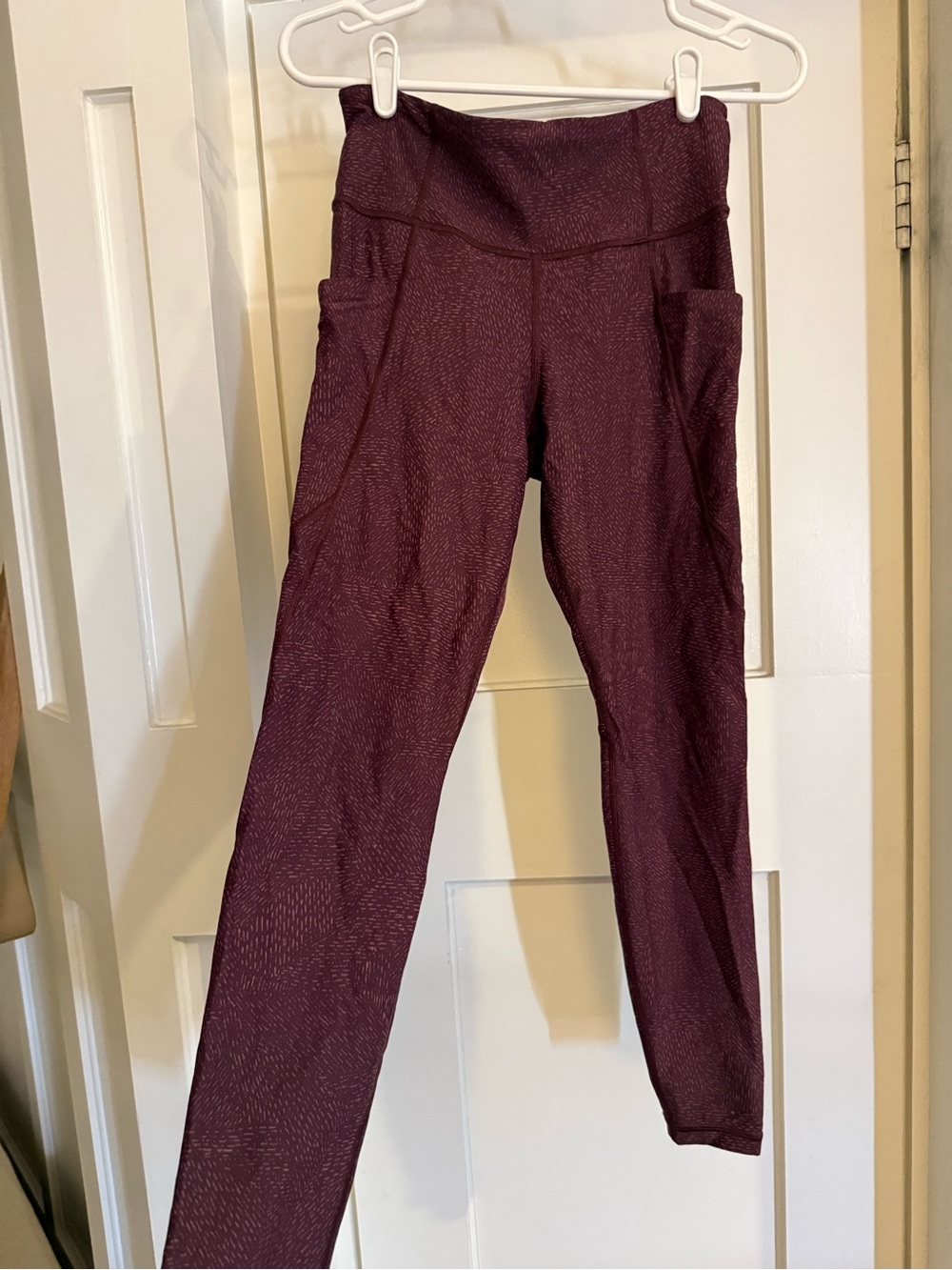 Athleta Wine salutation stash pocket tight leggings